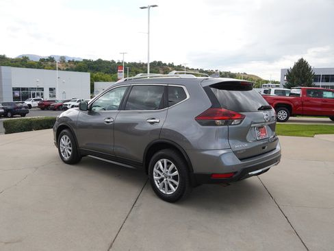 Used 2020 Nissan Rogue SV image 6