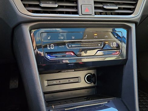 New 2025 Volkswagen Taos SE image 16