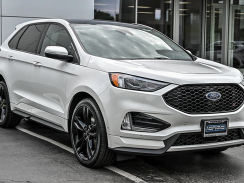 Certified 2023 Ford Edge ST w/ Equipment Group 401A AWD/4WD image 9