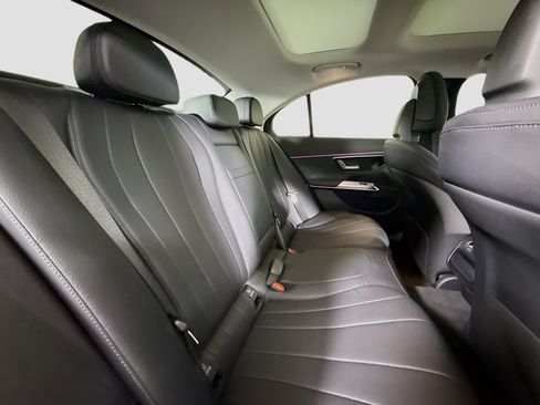 Used 2025 Mercedes-Benz E 350 Sedan image 27