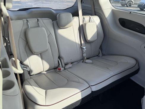 Used 2019 Chrysler Pacifica Limited w/ Advanced Safetytec Group FWD image 29