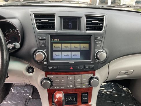 Used 2012 Toyota Highlander Limited w/ Tow Pkg AWD/4WD image 21