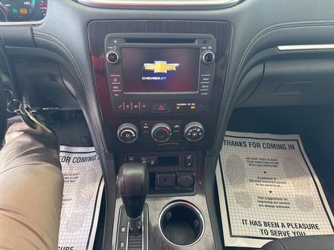 Used 2017 Chevrolet Traverse LT w/ Style and Technology Package image 10