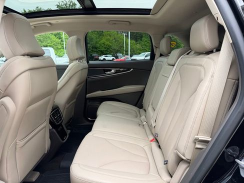 Used 2023 Lincoln Nautilus Reserve AWD/4WD image 16