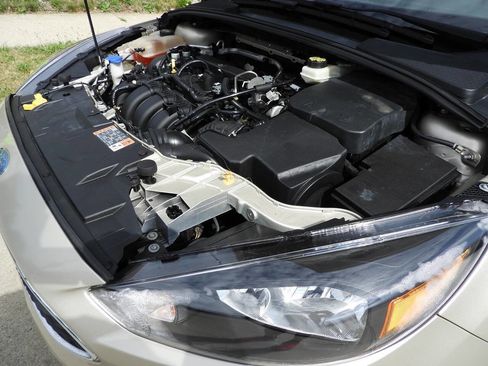 Used 2017 Ford Focus SE FWD image 43