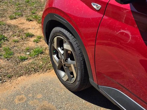 Used 2022 Hyundai Venue SEL image 17