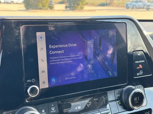 Used 2024 Toyota Highlander XLE image 21