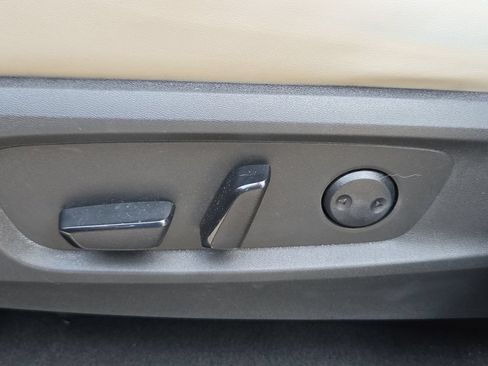 Used 2022 Nissan Pathfinder Platinum w/ Cargo Package FWD image 12