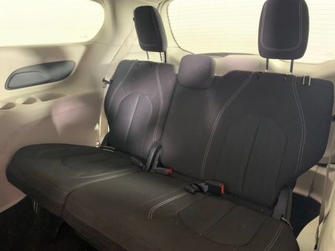 Used 2023 Chrysler Voyager LX FWD image 9