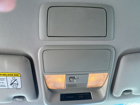 Used 2020 Mitsubishi Outlander ES image 24