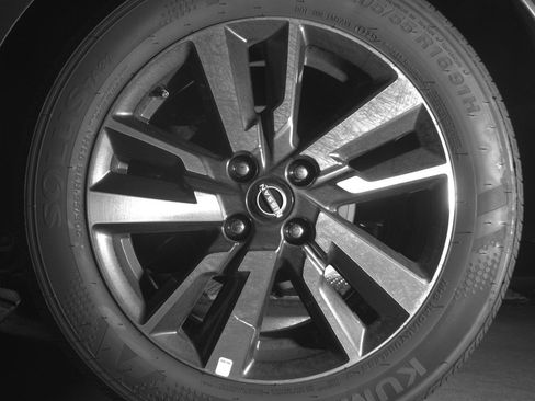 Used 2025 Nissan Versa SV image 13