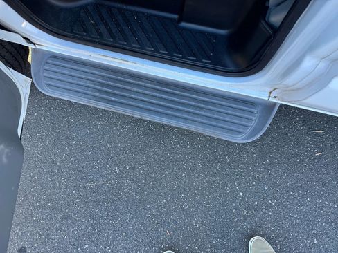 Used 2005 Ford E-350 and Econoline 350 XLT image 13