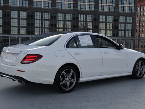 Used 2017 Mercedes-Benz E 300 4MATIC image 7