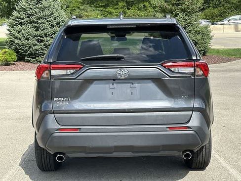 Used 2020 Toyota RAV4 LE FWD image 4