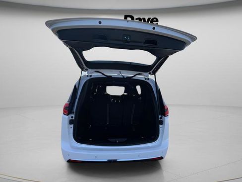 New 2026 Chrysler Pacifica Select image 26