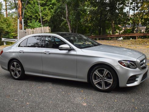 Used 2019 Mercedes-Benz E 300 4MATIC w/ Convenience Package image 11