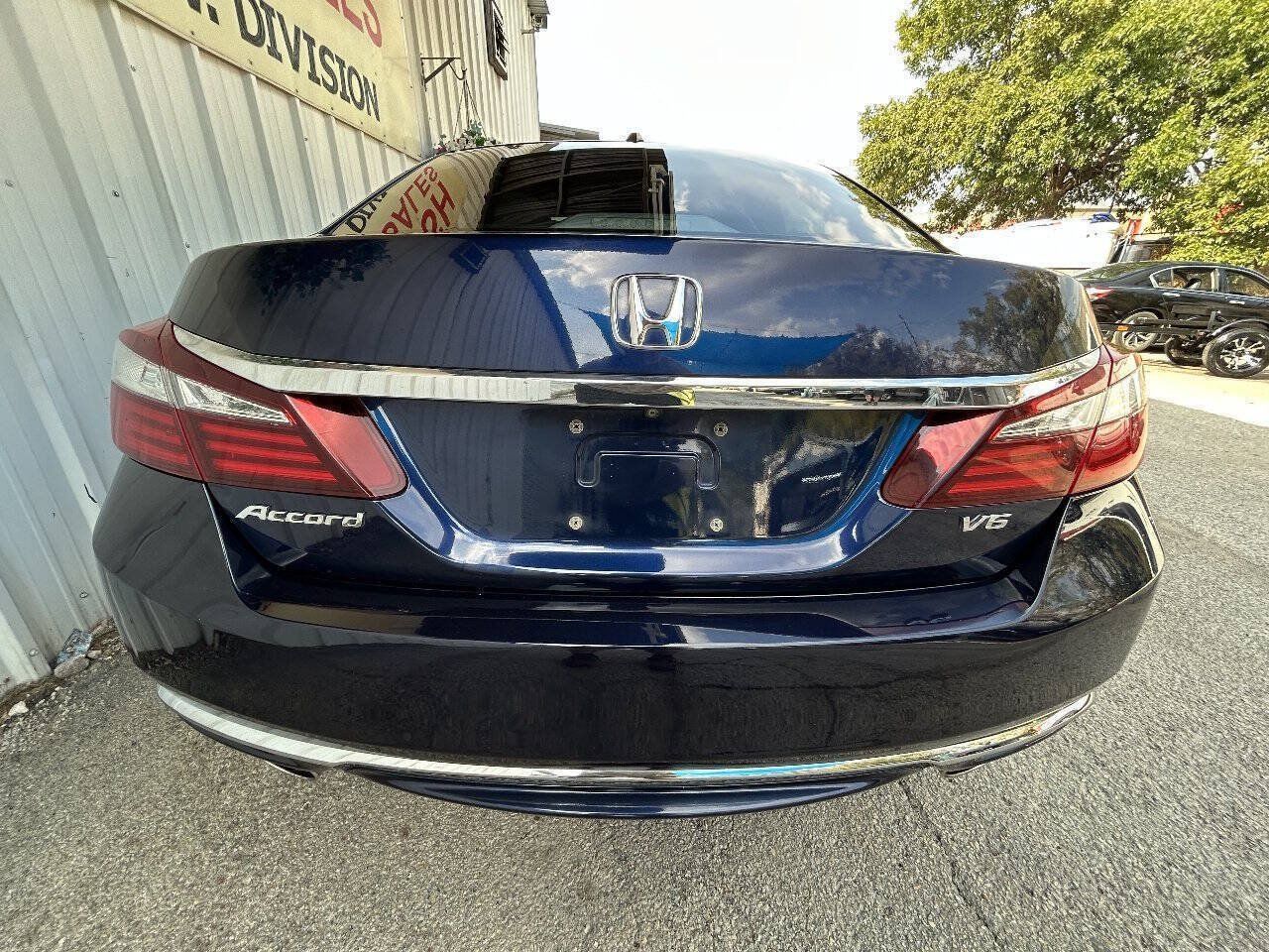 Used 2017 Honda Accord EX-L image 3