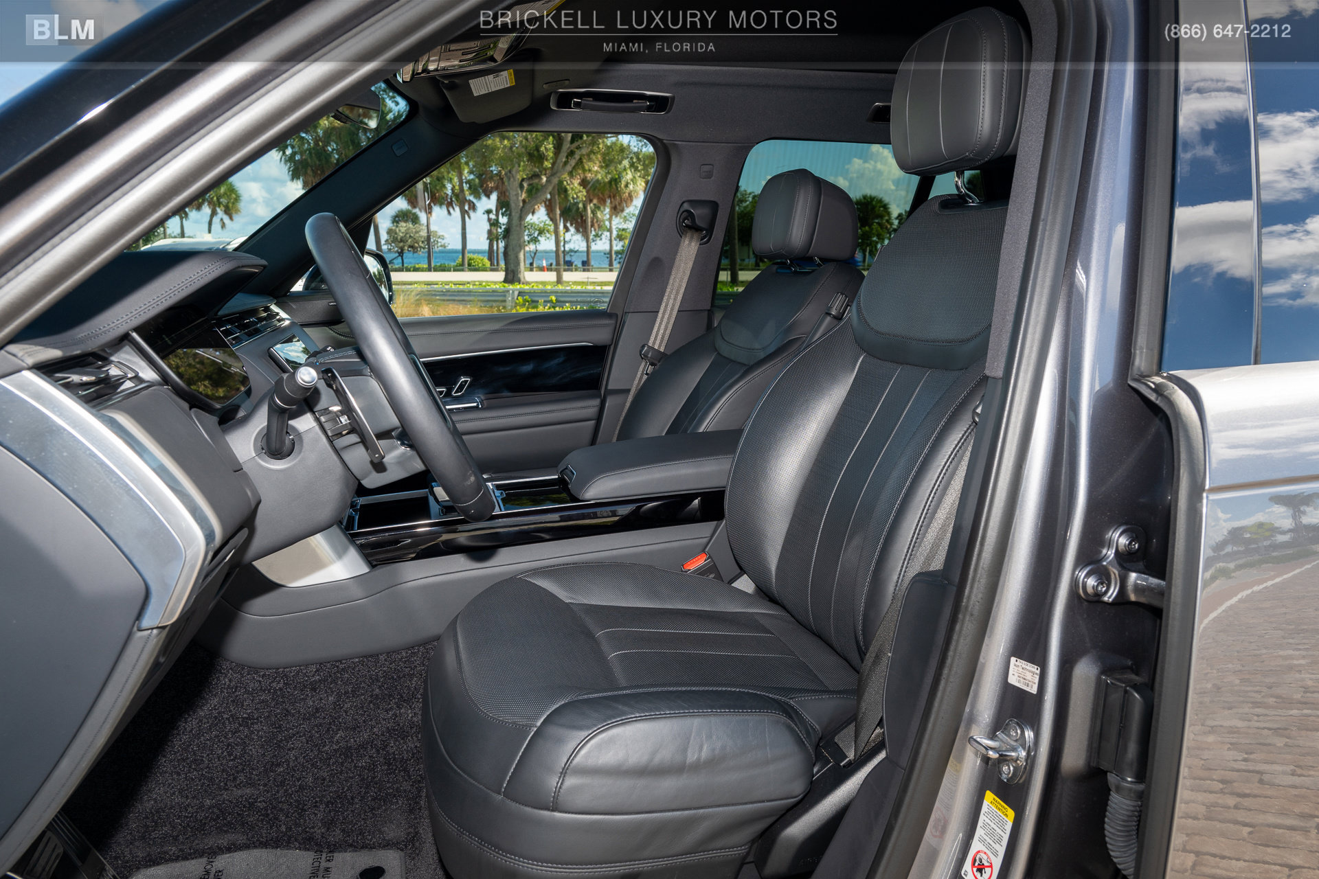 Used 2024 Land Rover Range Rover SE AWD/4WD image 7