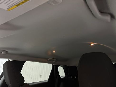 Used 2021 Jeep Cherokee Latitude w/ Mopar Interior Package image 16