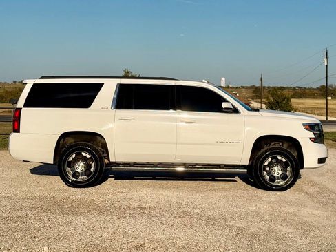 Used 2016 Chevrolet Suburban LT image 4