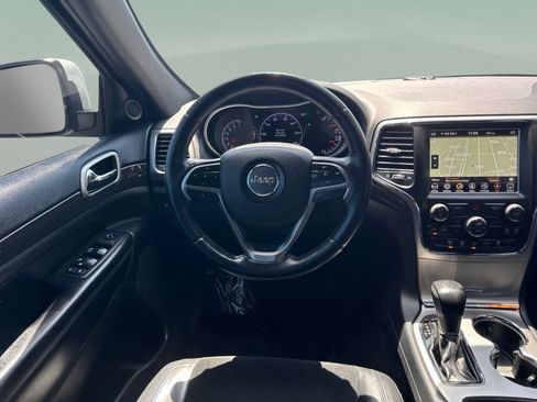 Used 2018 Jeep Grand Cherokee Laredo RWD image 23