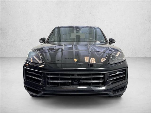 Certified 2025 Porsche Cayenne w/ Premium Package AWD/4WD image 6