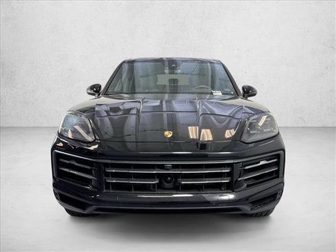 Certified 2025 Porsche Cayenne w/ Premium Package AWD/4WD image 6