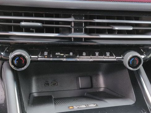 New 2026 Chevrolet Traverse Z71 w/ Enhanced Driving Package AWD/4WD image 18