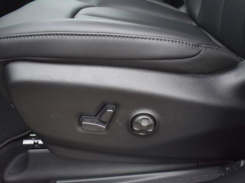 New 2026 Chrysler Voyager LX image 13