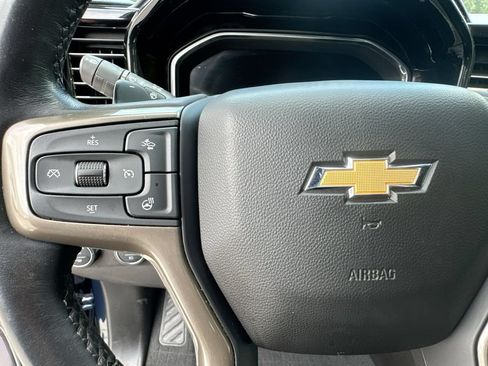 Used 2022 Chevrolet Silverado 1500 High Country w/ Technology Package AWD/4WD image 17