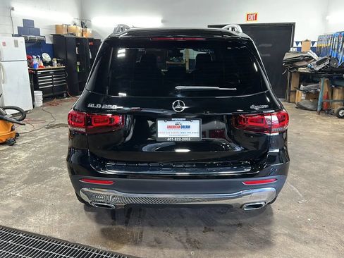 Used 2021 Mercedes-Benz GLB 250 4MATIC image 4