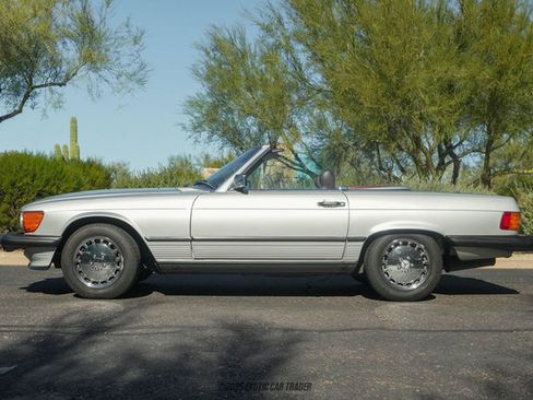 Used 1989 Mercedes-Benz 560 SL image 3