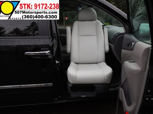 Used 2012 Kia Sedona EX w/ Luxury Pkg image 25