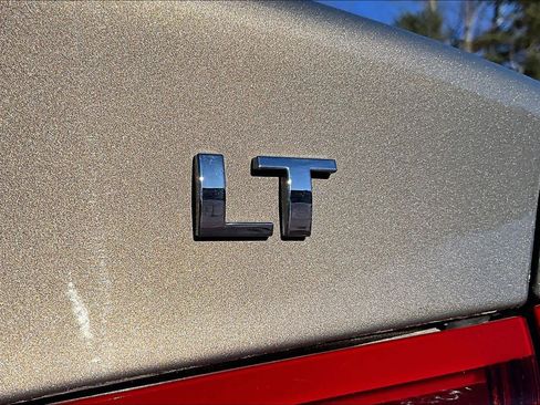 Used 2018 Chevrolet Malibu LT image 9