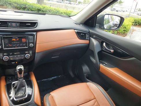 Used 2019 Nissan Rogue SL w/ Premium Package image 14