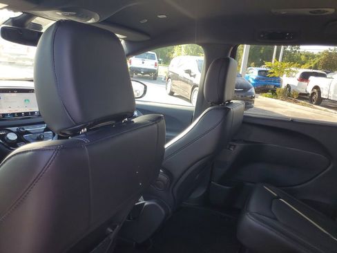 New 2025 Chrysler Voyager LX image 23