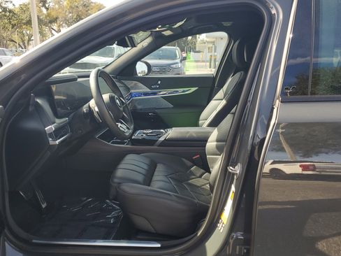 Used 2023 BMW 760i xDrive image 22