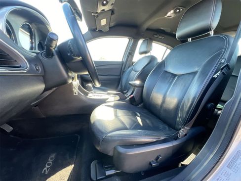 Used 2011 Chrysler 200 Limited image 16