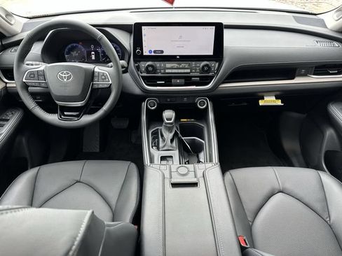 New 2026 Toyota Grand Highlander FWD image 10