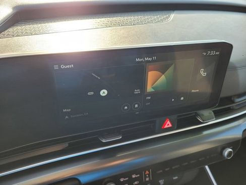 Used 2025 Kia Carnival FWD image 11