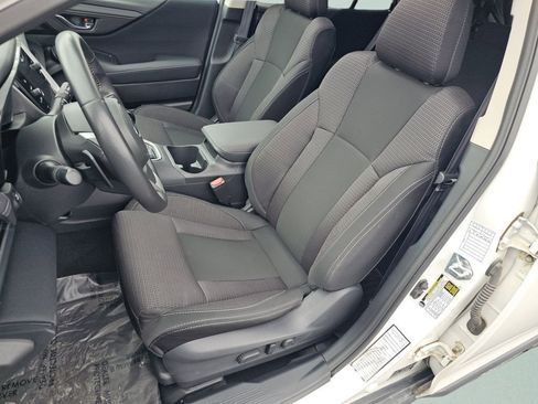 Used 2025 Subaru Outback Premium AWD/4WD image 6