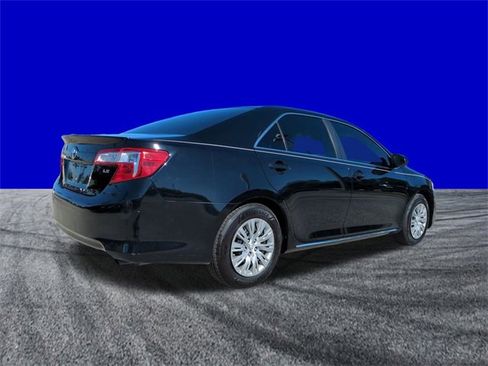 Used 2014 Toyota Camry LE image 4