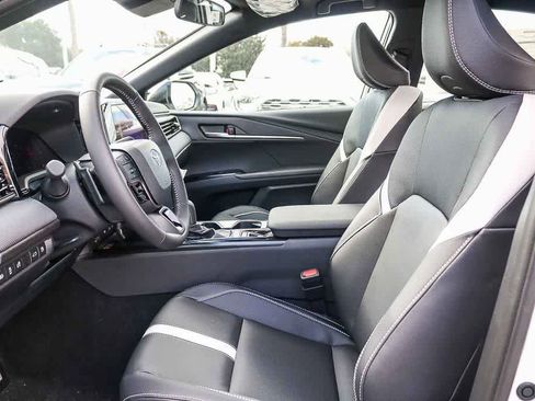 New 2026 Toyota Camry Hybrid FWD image 17