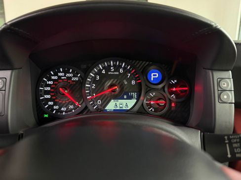 Used 2024 Nissan GT-R Premium w/ Premium Interior Package image 36