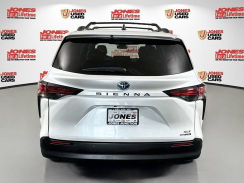 Used 2022 Toyota Sienna XLE w/ XLE Plus Package FWD image 17