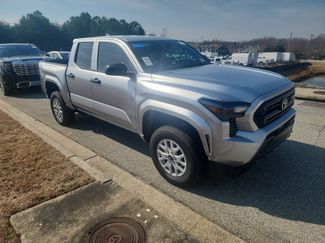 Used 2025 Toyota Tacoma SR video 2