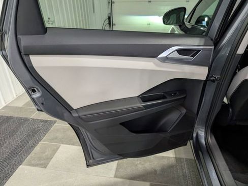 Used 2025 Volkswagen Taos SE image 8