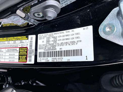 Used 2025 Toyota Sequoia Capstone AWD/4WD image 33