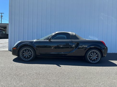 Used 2005 Toyota MR2 RWD image 3