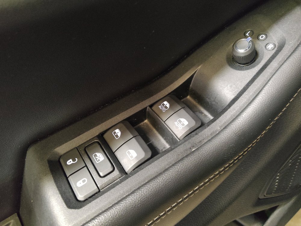 Used 2023 Jeep Grand Cherokee L Laredo RWD image 27